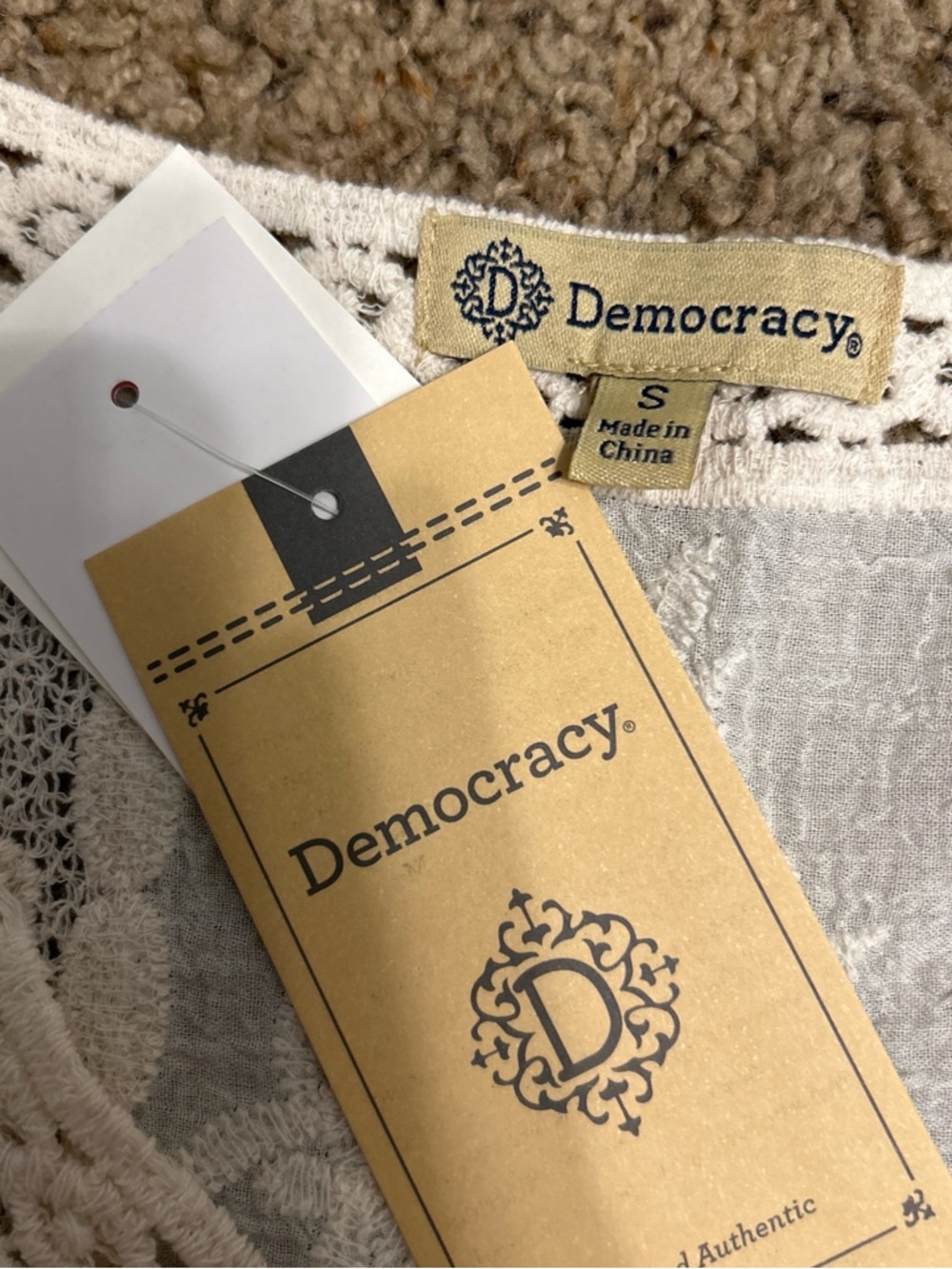 Democracy Cream Lace V-Neck Peasant Blouse - Picture 3 of 4